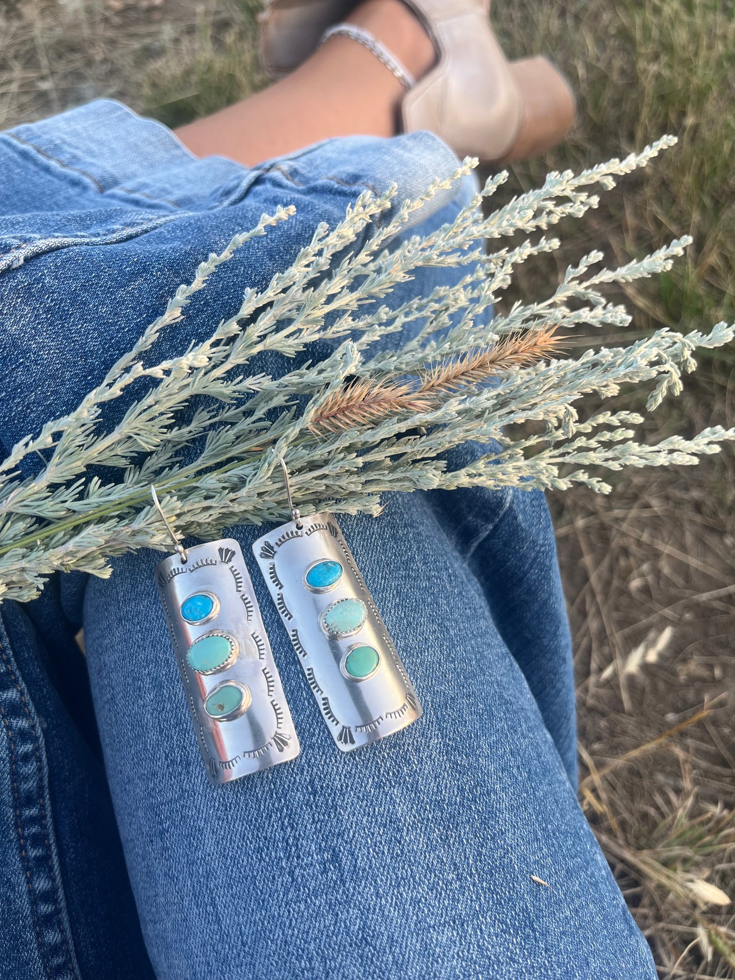 Chute side earrings
