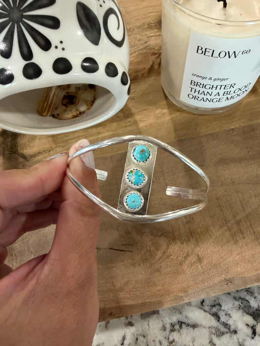 Three dot cuff